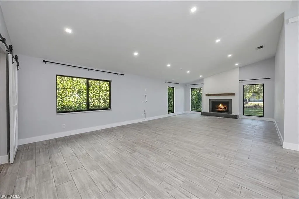 3 bed, 2.0 bath, 2652 sqft, $5,000 — Photo 2