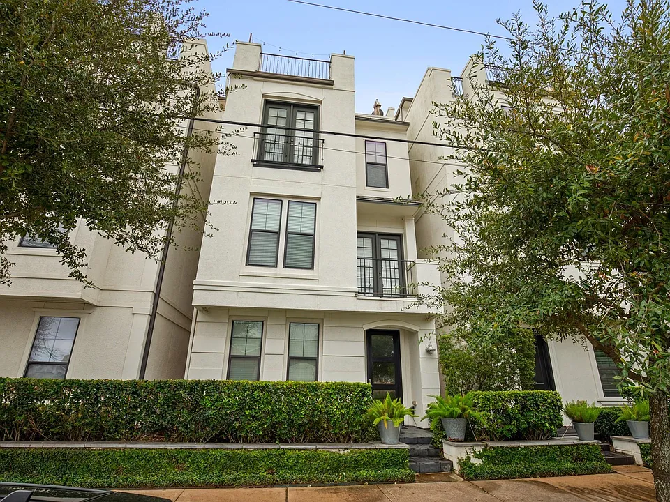631 Live Oak St