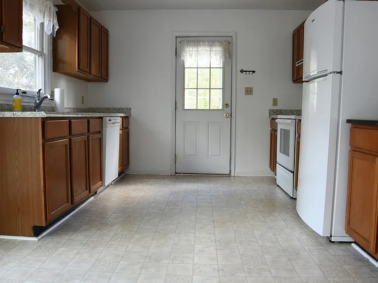 218 Bluebird Dr — Photo 4