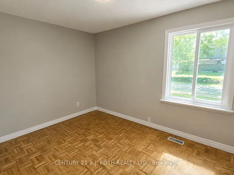 41 Bayview Dr #UPPER — Photo 16