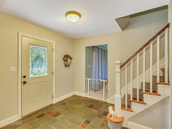 4th image of 122 Fernwood Ave