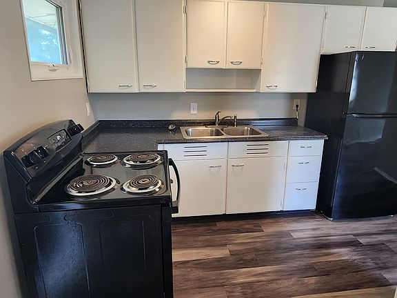 3rd image of 5893 Meadowlark Dr