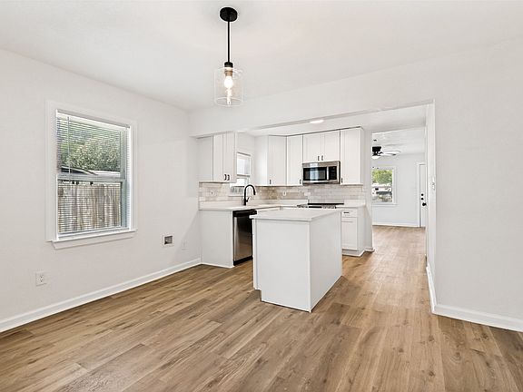 5th image of 504 Davis St