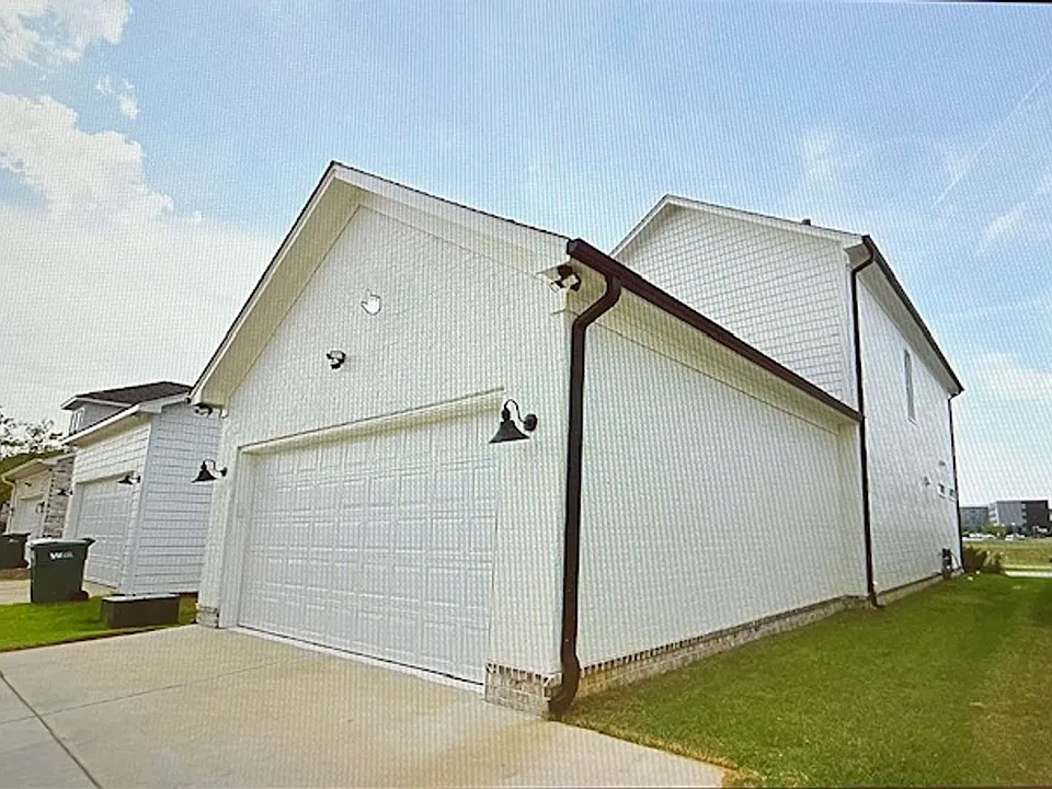 23 Clark Blvd