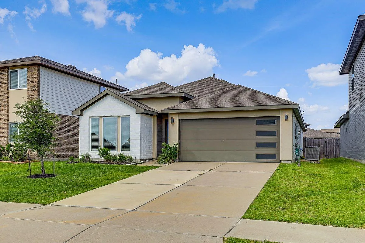 4 bed, 2.0 bath, 1770 sqft, $3,500 — Photo 2