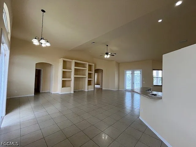 3 bed, 2.0 bath, 2282 sqft, $2,895 — Photo 3