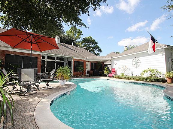3rd image of 15814 Sweetwater Creek Dr