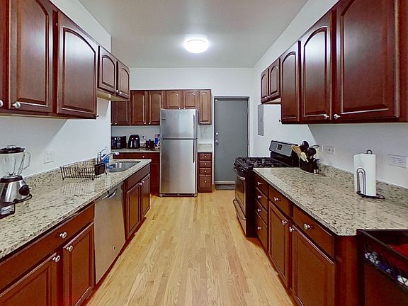 3rd image of 734 W Aldine Ave Al 34/3S