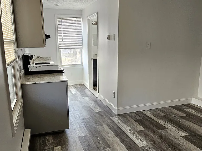 313 Grove St #1 — Photo 2