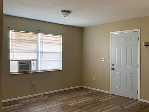 3rd image of 821 Grand Ave