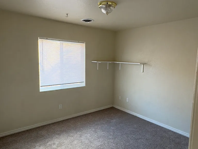 1944 Hollyhock Cir #1944 — Photo 10