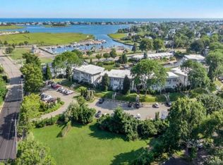 35 Library Ave APT 3I, Westhampton Beach, NY 11978