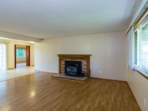 3rd image of 10508 NE 11th St