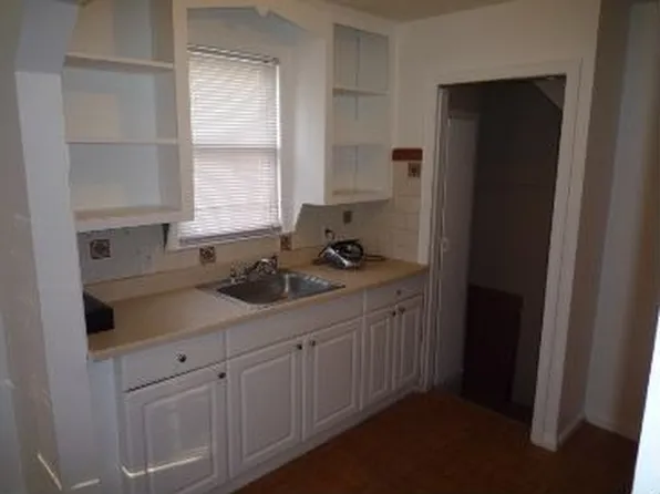 8872 Trinity St, Detroit, MI 48228