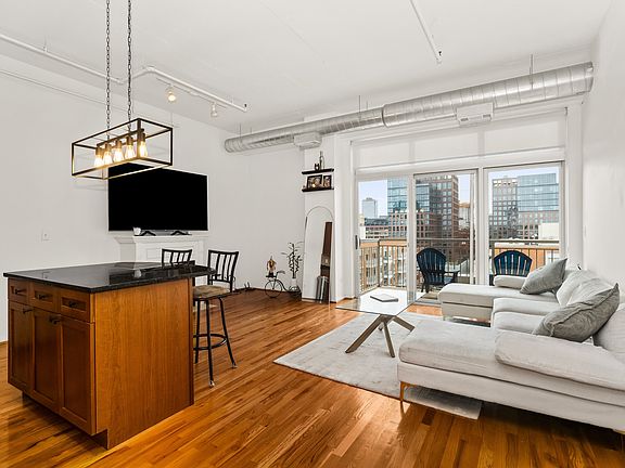 2nd image of 950 W Monroe St Unit 817