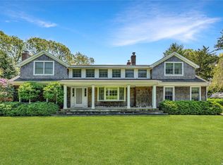 26 Edgewood Rd, Quogue, NY 11959