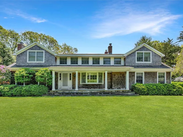 26 Edgewood Road, Quogue, NY 11959