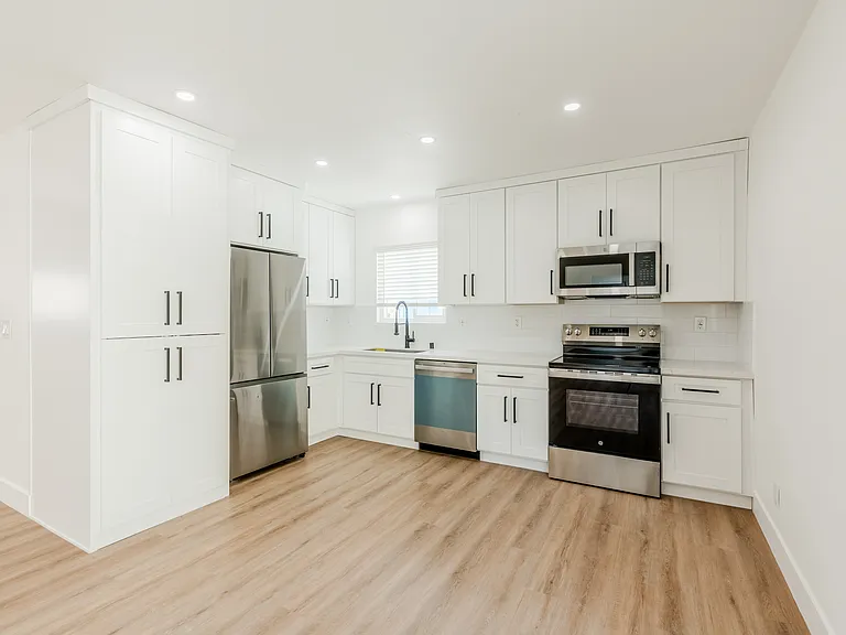 5919 Woodruff Ave #2-3-4 — Photo 2