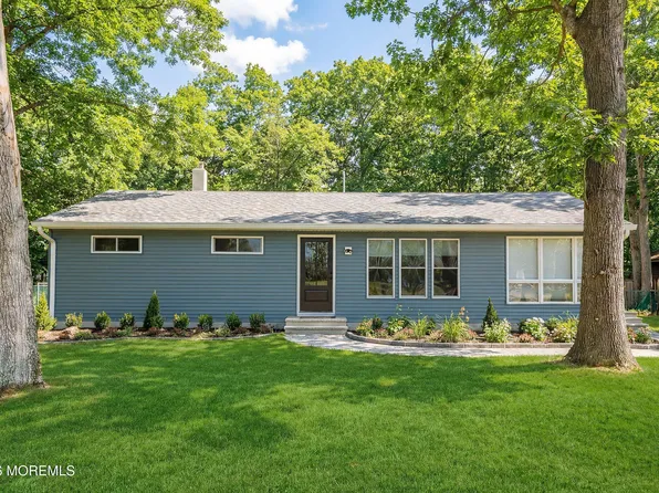 39 Blue Jay Drive, Toms River, NJ 08755