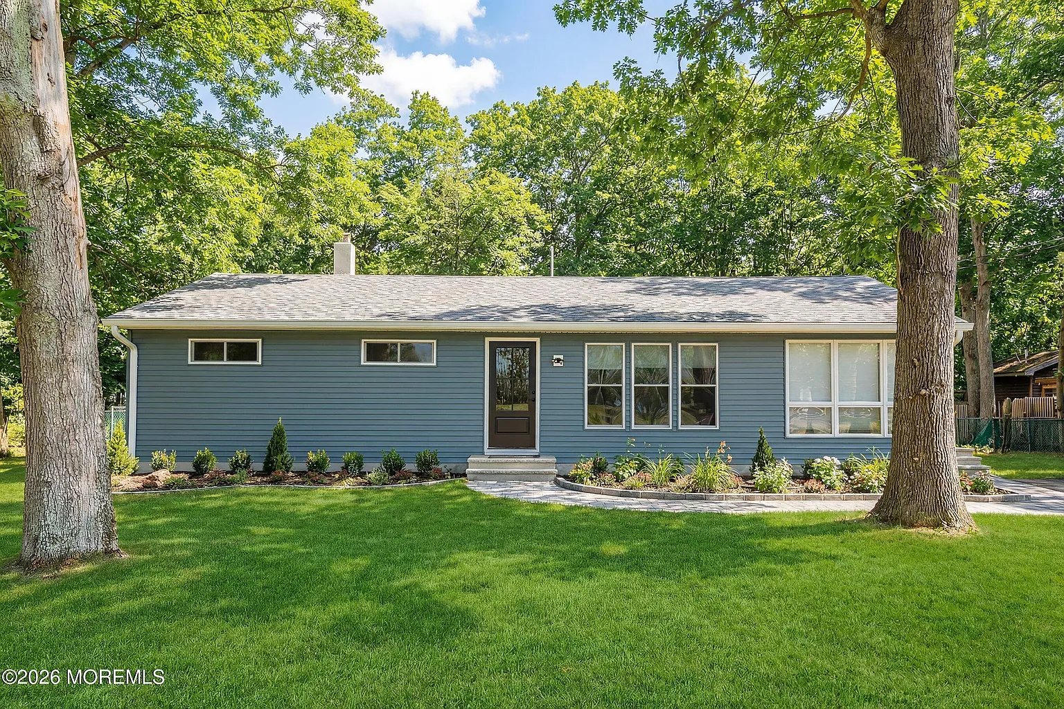 39 Blue Jay Drive photo 1