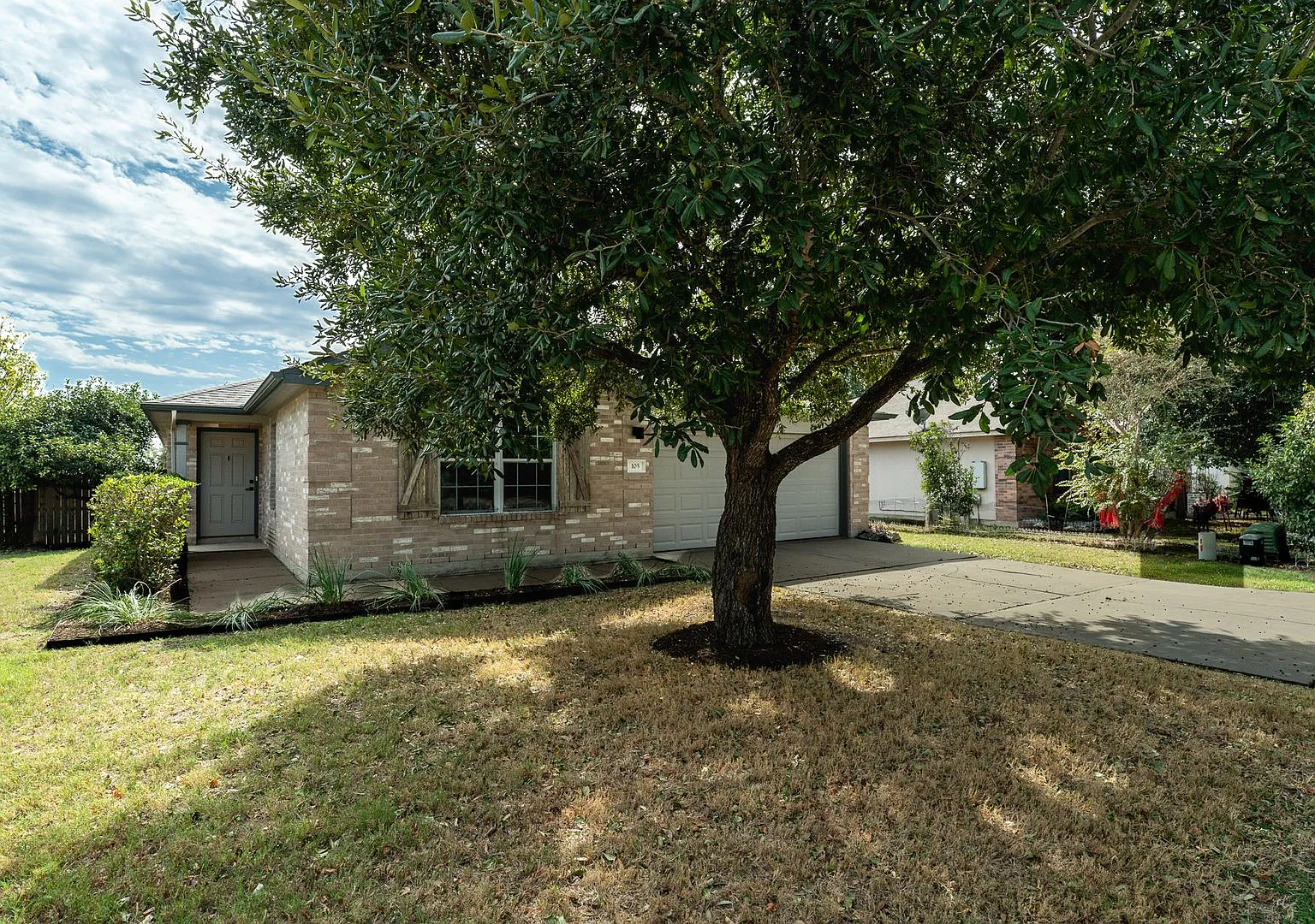105 Sylvan St, Hutto, TX 78634 — Photo 2