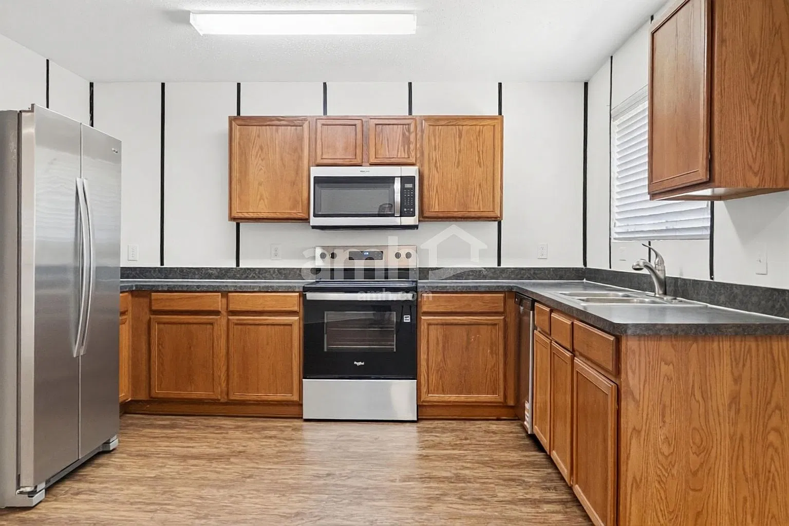 3 bed, 2.0 bath, 1635 sqft, $2,300 — Photo 3