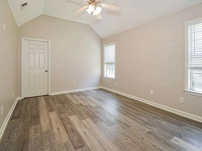 5746 Oakley Dr — Photo 10
