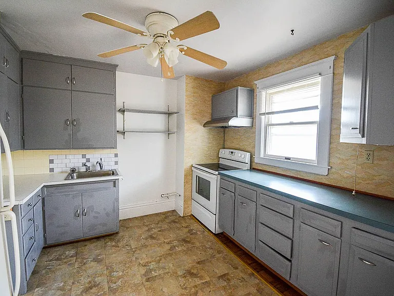 209 S Pearl St — Photo 13