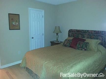Living Room
						:
						Hardwood floor, ceiling fan, open to the dining area.