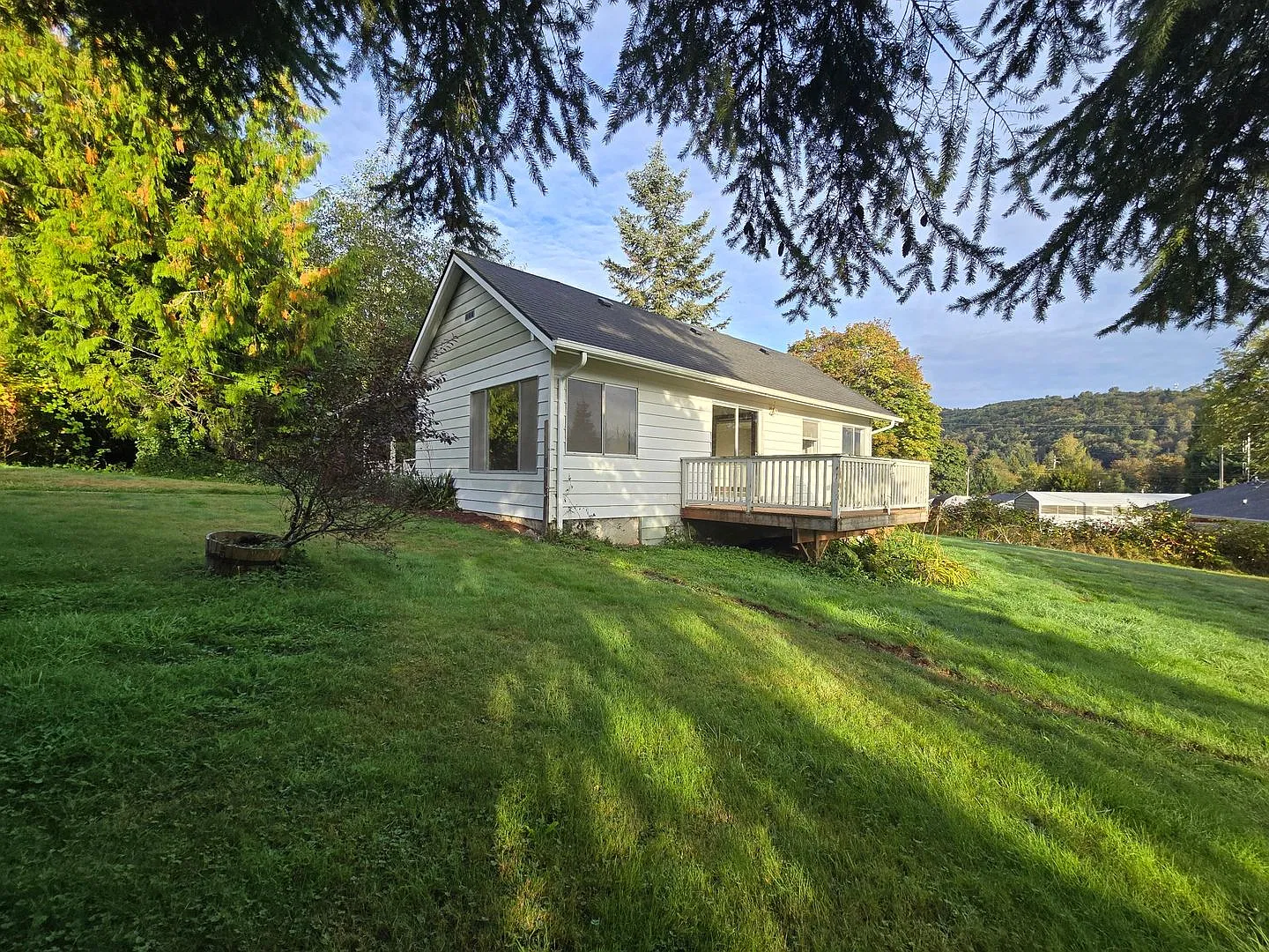 2 Bedroom 1 Bathroom Home — Photo 2