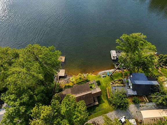 35th image of 140 E Hamm Rd