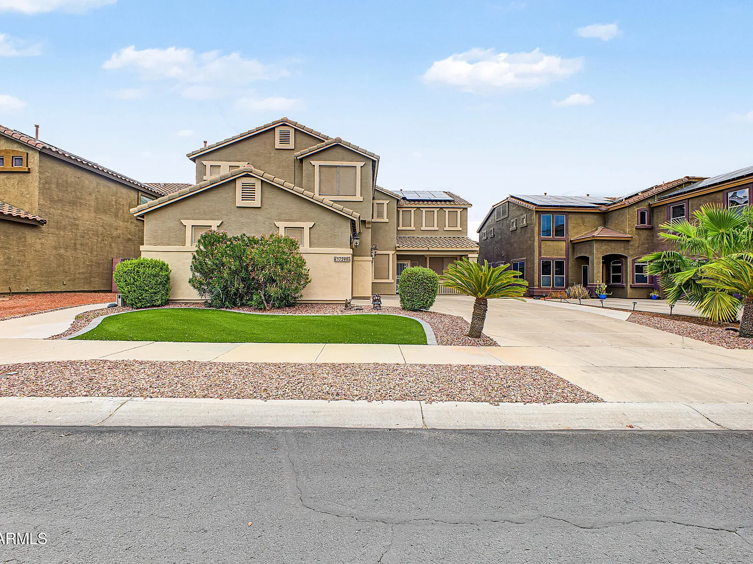 5 bed, 3.0 bath, 2950 sqft, $3,350 — Photo 2