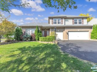 462 Raintree Dr, Oswego, IL 60543