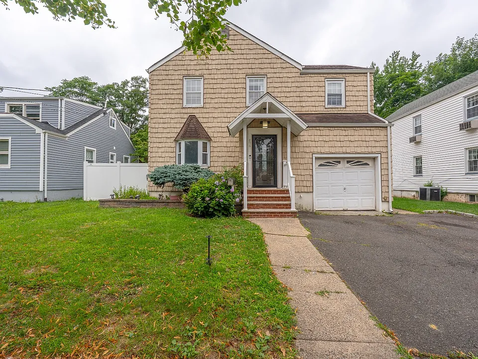 896 Maurice Ave