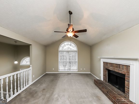 4th image of 28 Loxley Ct