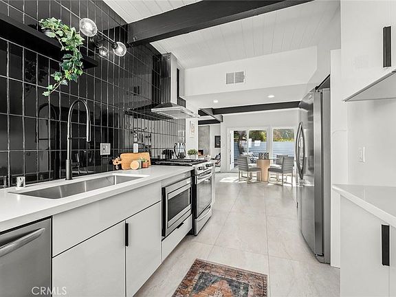 4th image of 697 N Farrell Dr