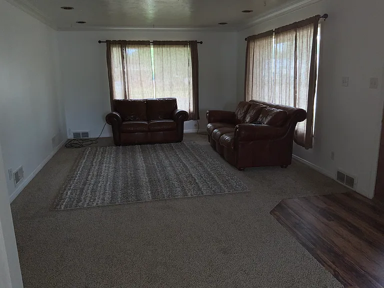 2200 S Lee Ave — Photo 23