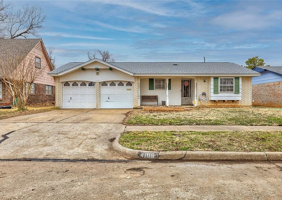 1st image of 4105 SE 14th Pl