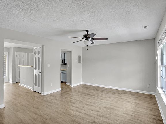 4th image of 809 Elkhart Dr