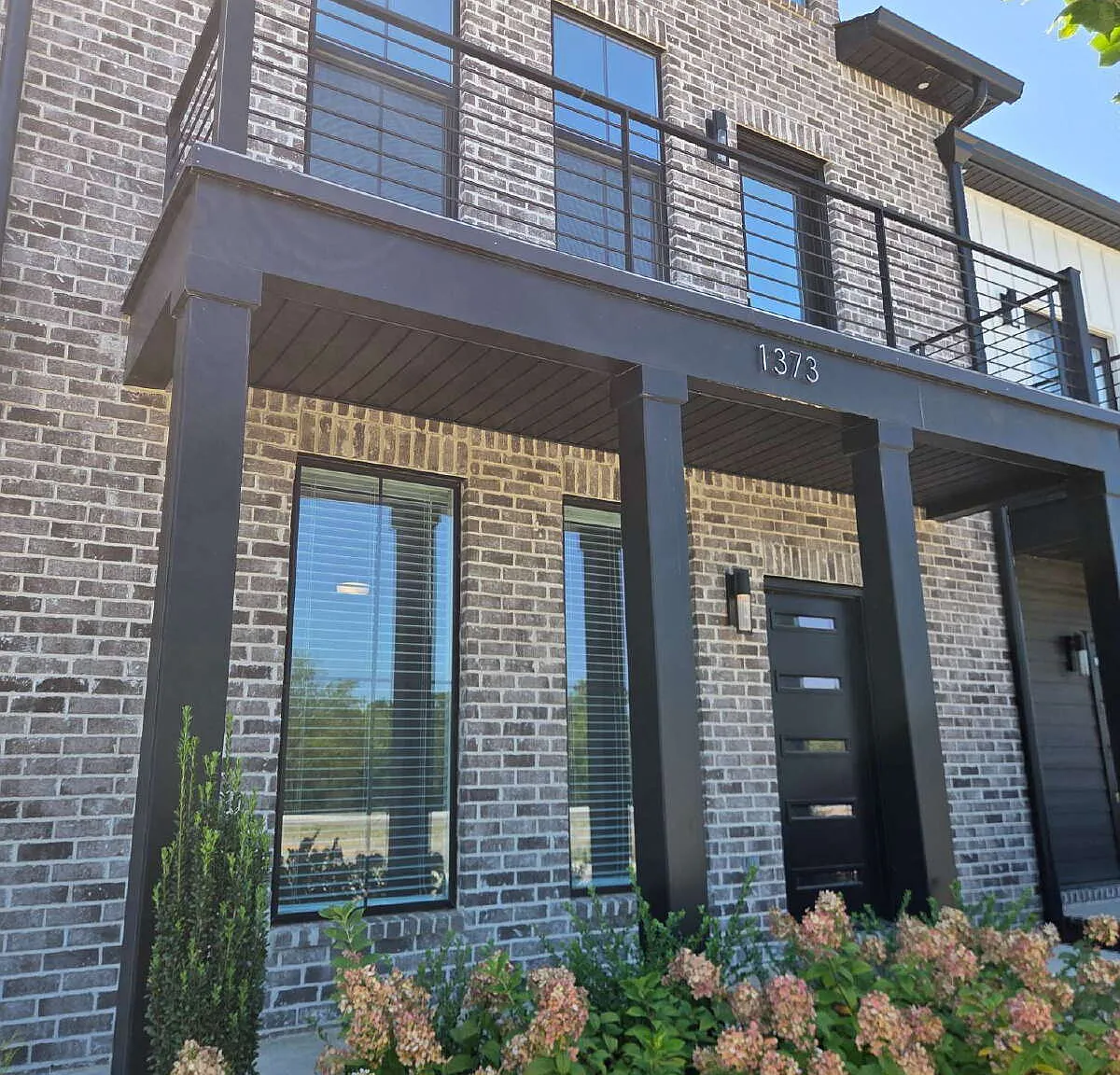 3 bed, 2.5 bath, 1842 sqft, $2,799 — Photo 2