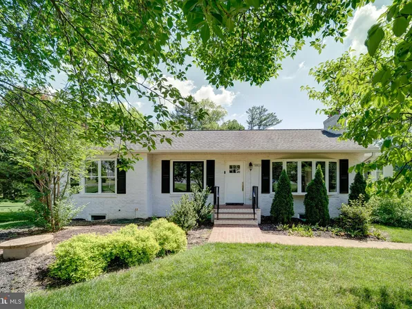 2811 Cedar Ln, Vienna, VA 22180