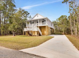117 Forest St, Pass Christian, MS 39571
