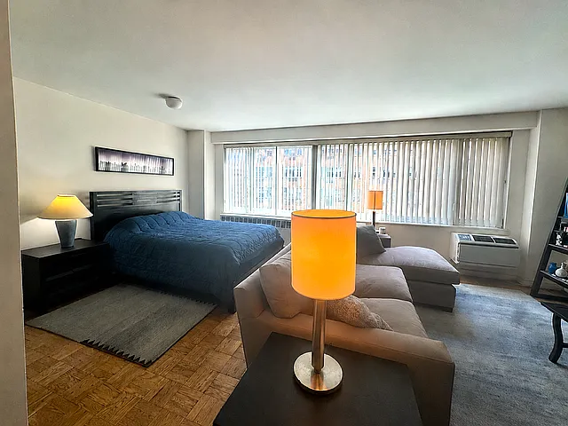 411 E 53rd St #8E — Photo 3