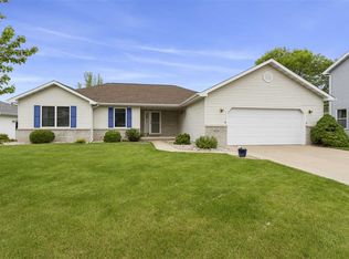 1224 W Woodstone Dr, Appleton, WI 54914