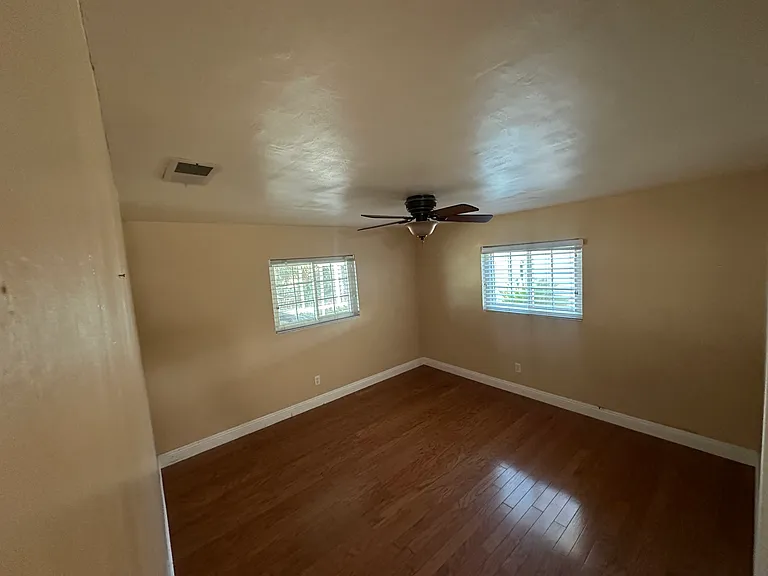 483 E Daleville Ave — Photo 27