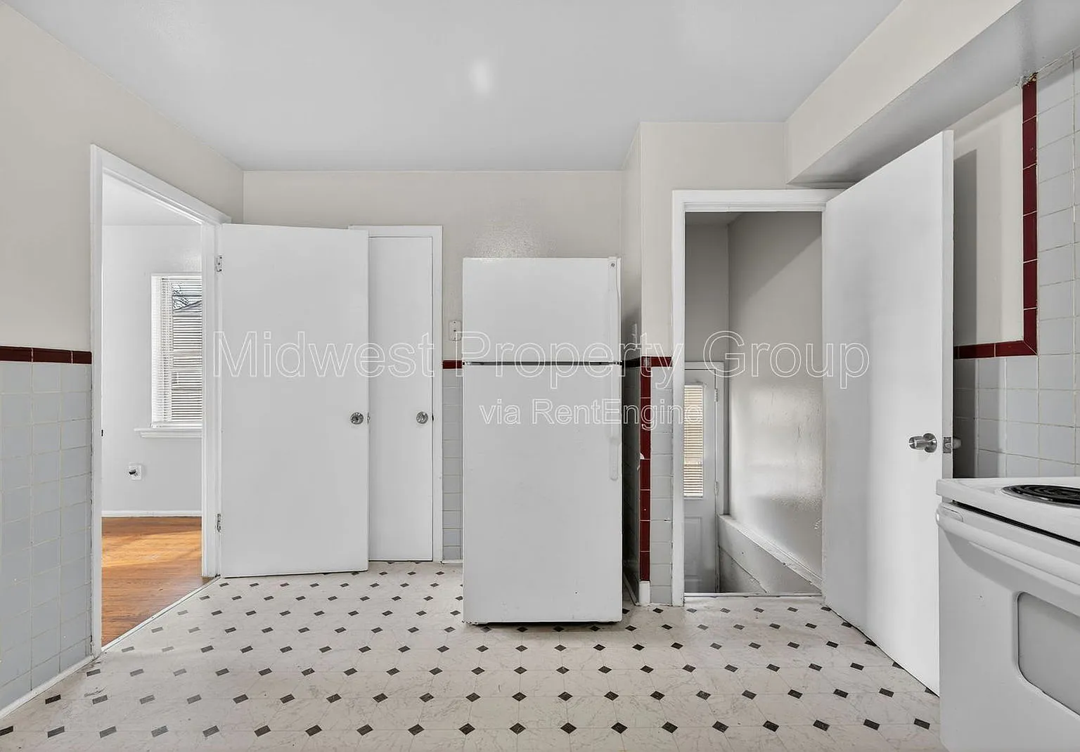 3 bed, 1.0 bath, 864 sqft, $995 — Photo 3