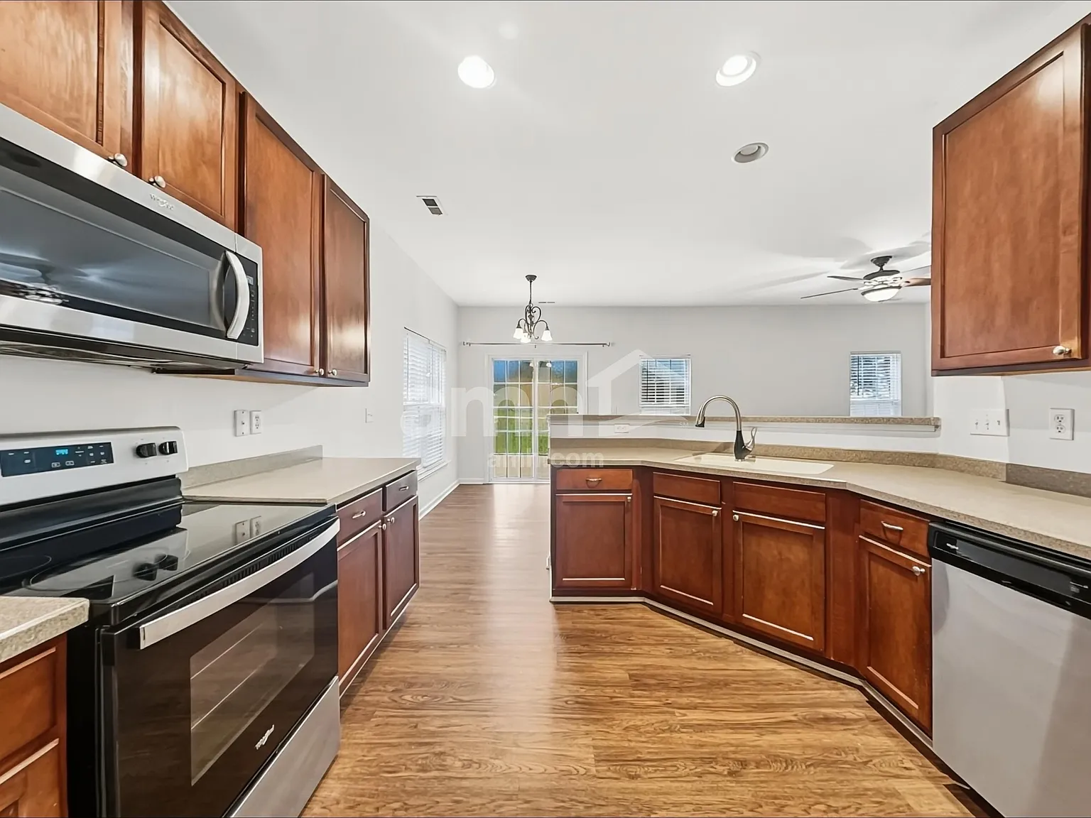 5 bed, 2.5 bath, 2435 sqft, $2,485 — Photo 4