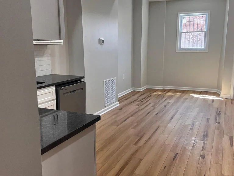 229 N Curley St #A — Photo 11