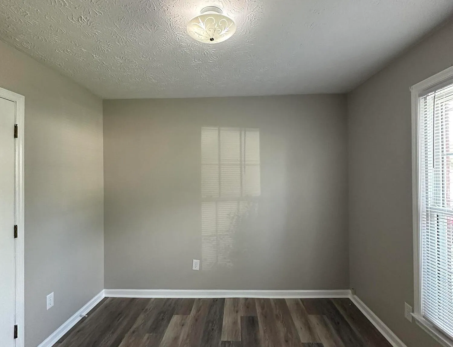 3 bed, 2.0 bath, 923 sqft, $2,000 — Photo 2