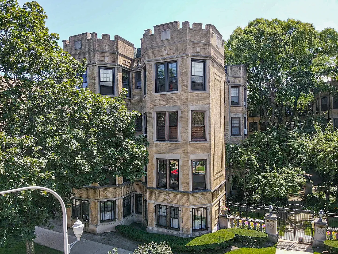1215 W Lunt Ave APT 1A photo 1